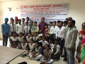 STUDENTS WITH Sh. AJITPAL SINGH CJM IN THE COURT 